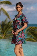 QUE LINDA - Playera V Neck Ruffle Dress • Multicolor