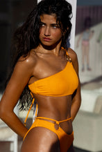 WAVY BABY - Asymmetric Ring Top & Moderate Ring Side Bottom • Florida Citrus