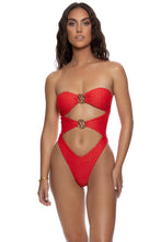 SUNKISS GLOW - Cut Out One Piece • Red