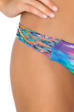 CIELITO LINDO - Knotted Net Back Triangle & Tiny Bottom • Multicolor