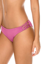 ORILLAS DEL MAR - Triangle Halter Top & Full Bottom • Frambuesa