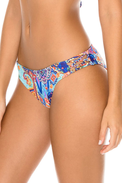 WAPISIMA - Triangle Halter Top & Full Bottom • Multicolor