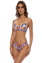 MARACUYA KISSES - Underwire Top & Seamless Wavy Ruched Back Bottom • Multicolor